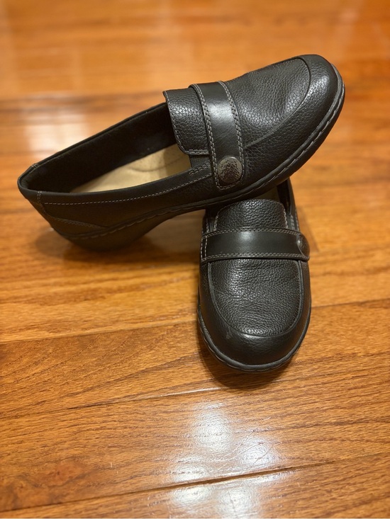 Clarks Shoes - Clark’s| Womens Cora Daisy Loafers in Black size 7